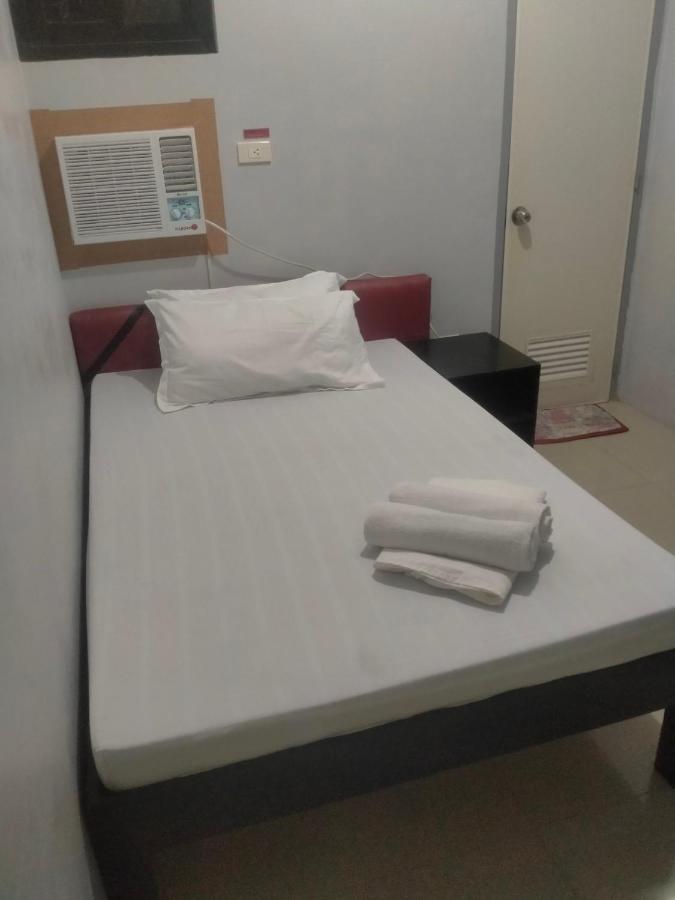 V.F. Riton Apartelle Laoag Extérieur photo