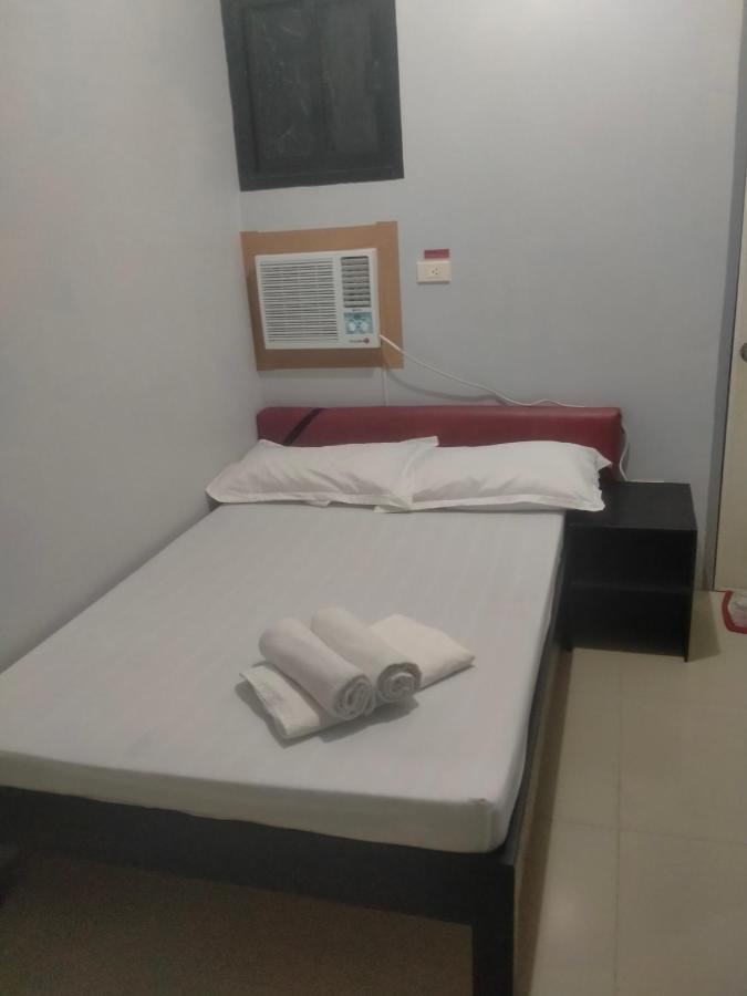 V.F. Riton Apartelle Laoag Extérieur photo