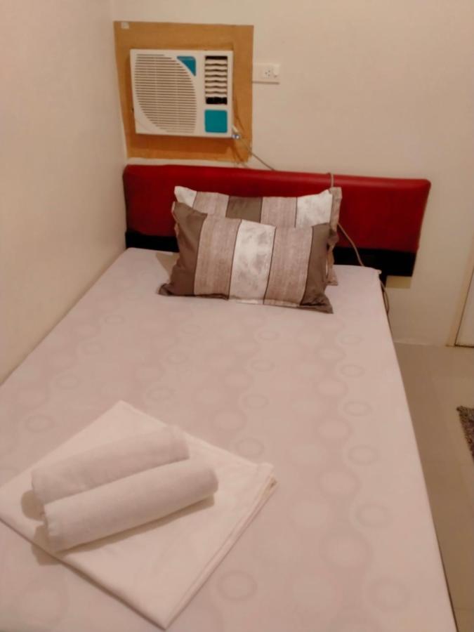 V.F. Riton Apartelle Laoag Extérieur photo