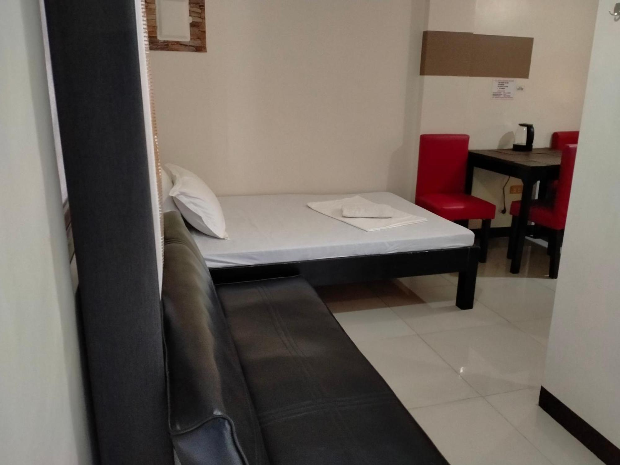 V.F. Riton Apartelle Laoag Extérieur photo