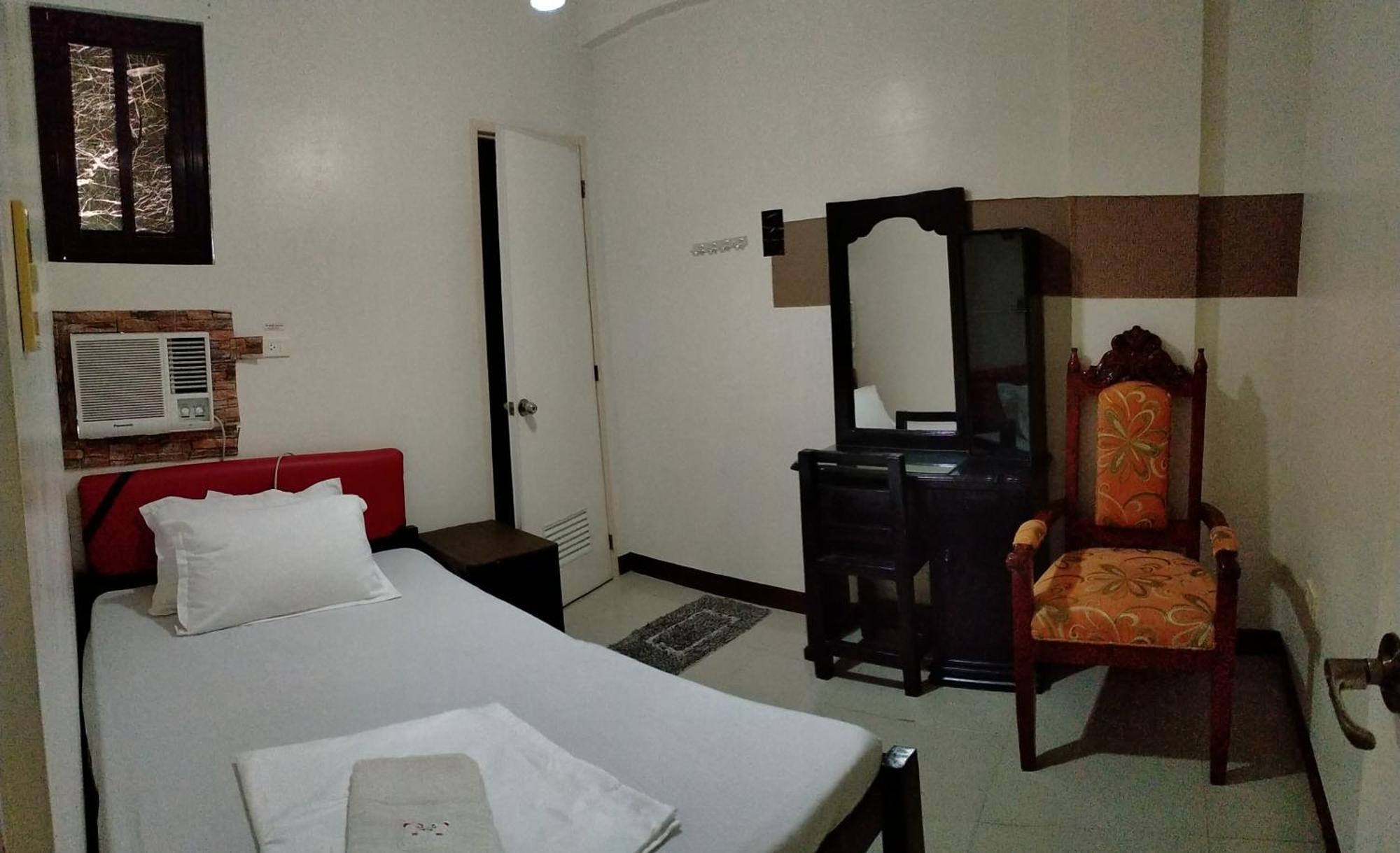 V.F. Riton Apartelle Laoag Extérieur photo