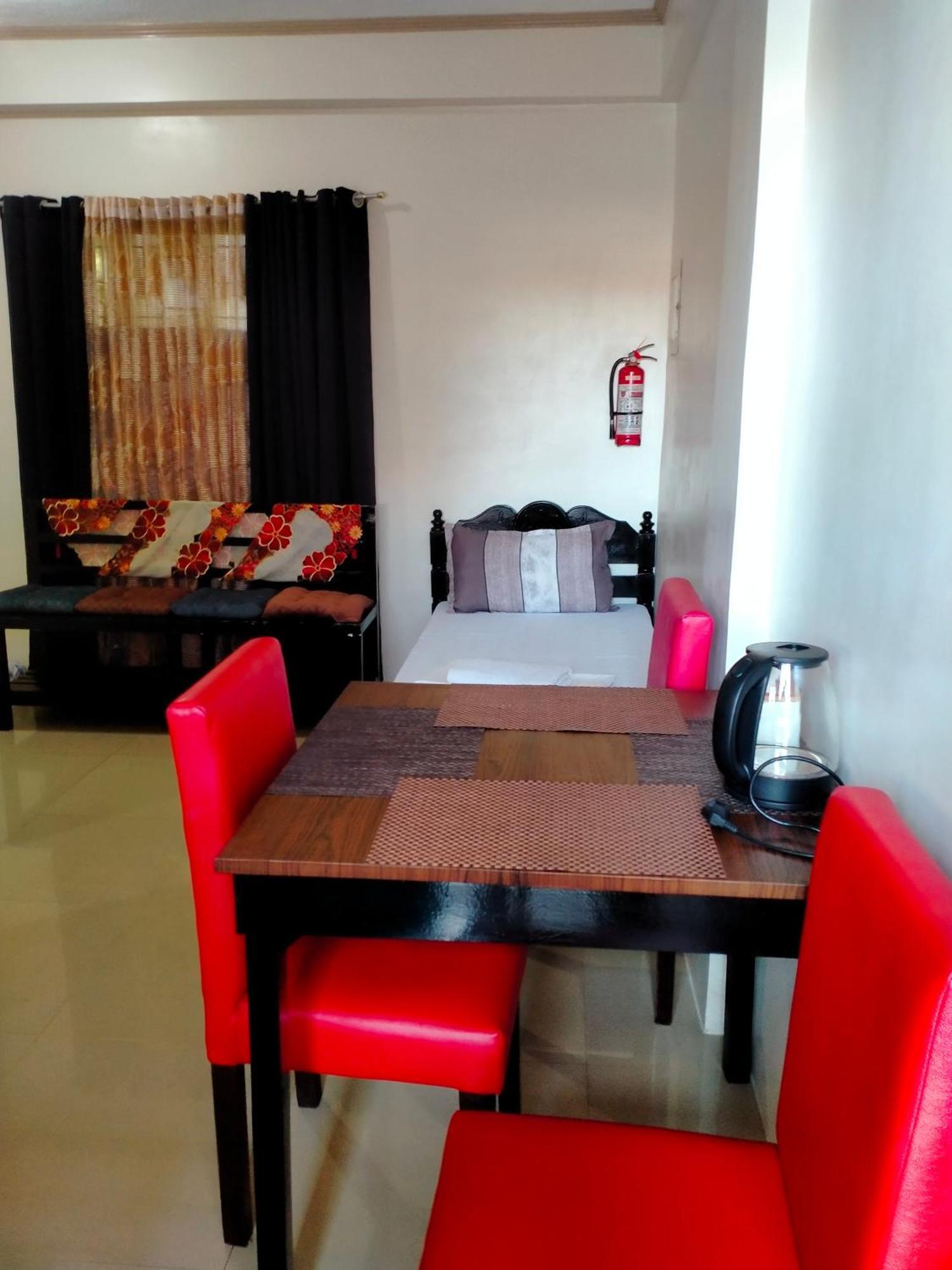 V.F. Riton Apartelle Laoag Extérieur photo