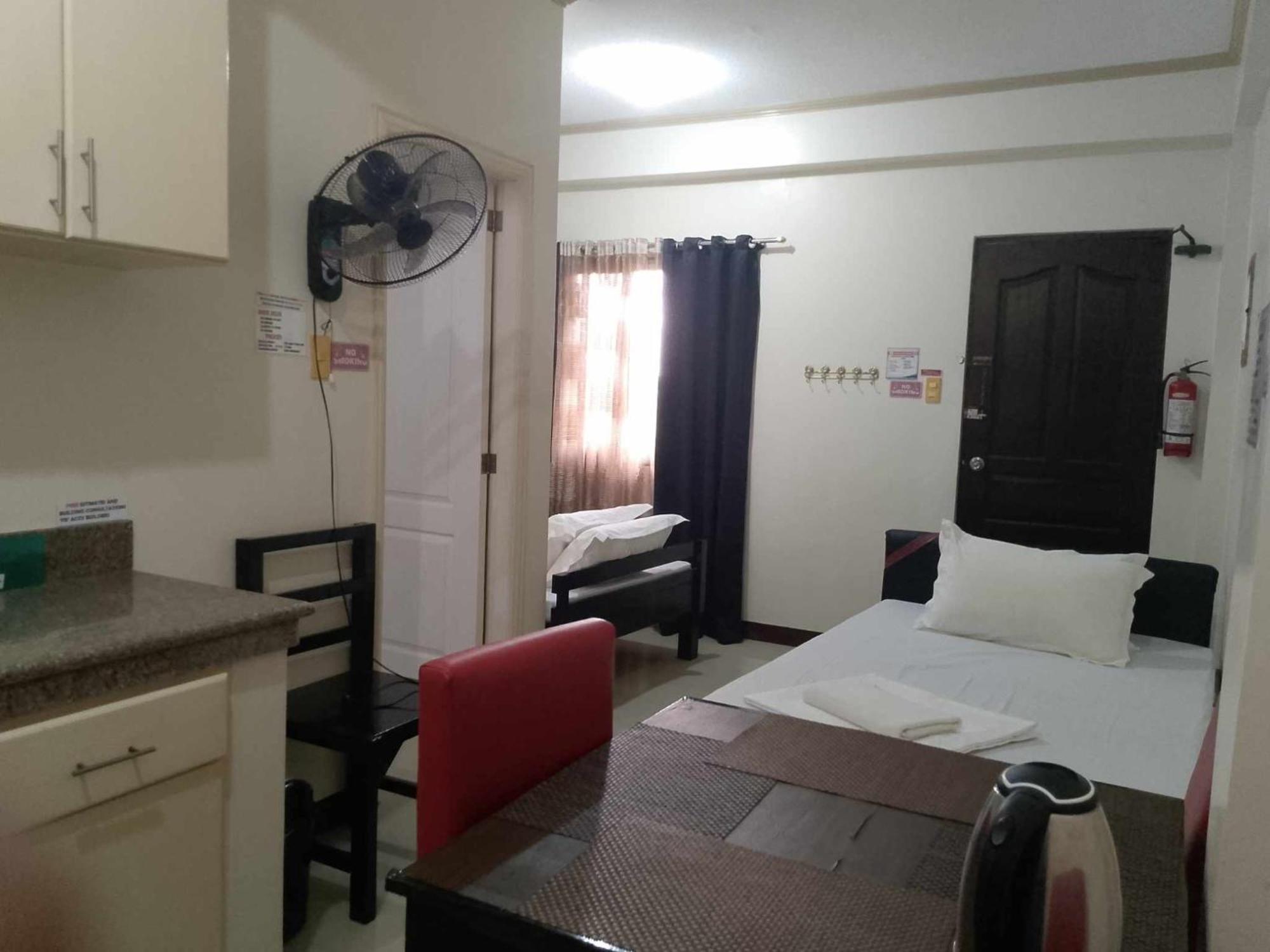 V.F. Riton Apartelle Laoag Extérieur photo