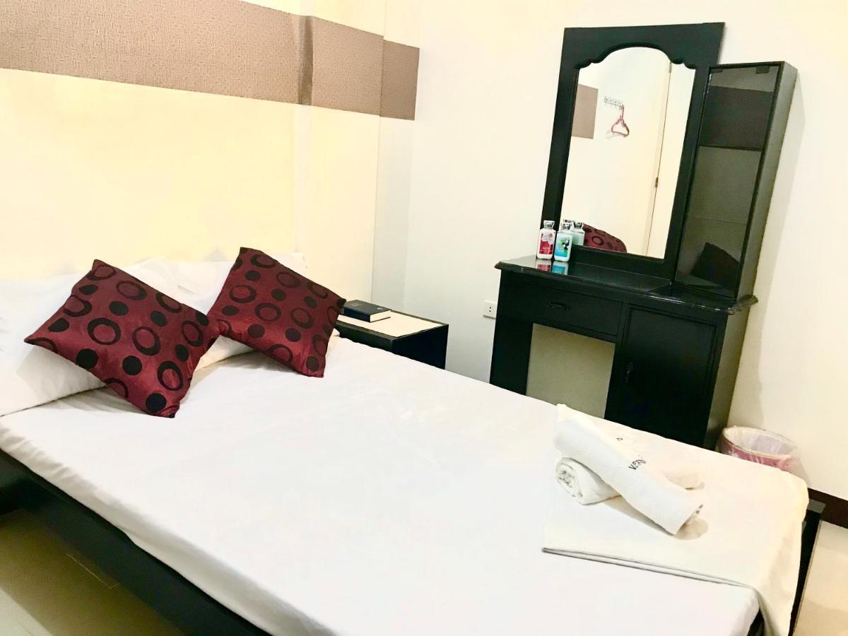 V.F. Riton Apartelle Laoag Extérieur photo