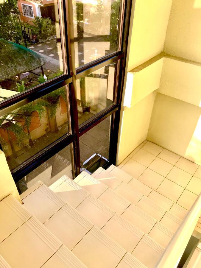 V.F. Riton Apartelle Laoag Extérieur photo